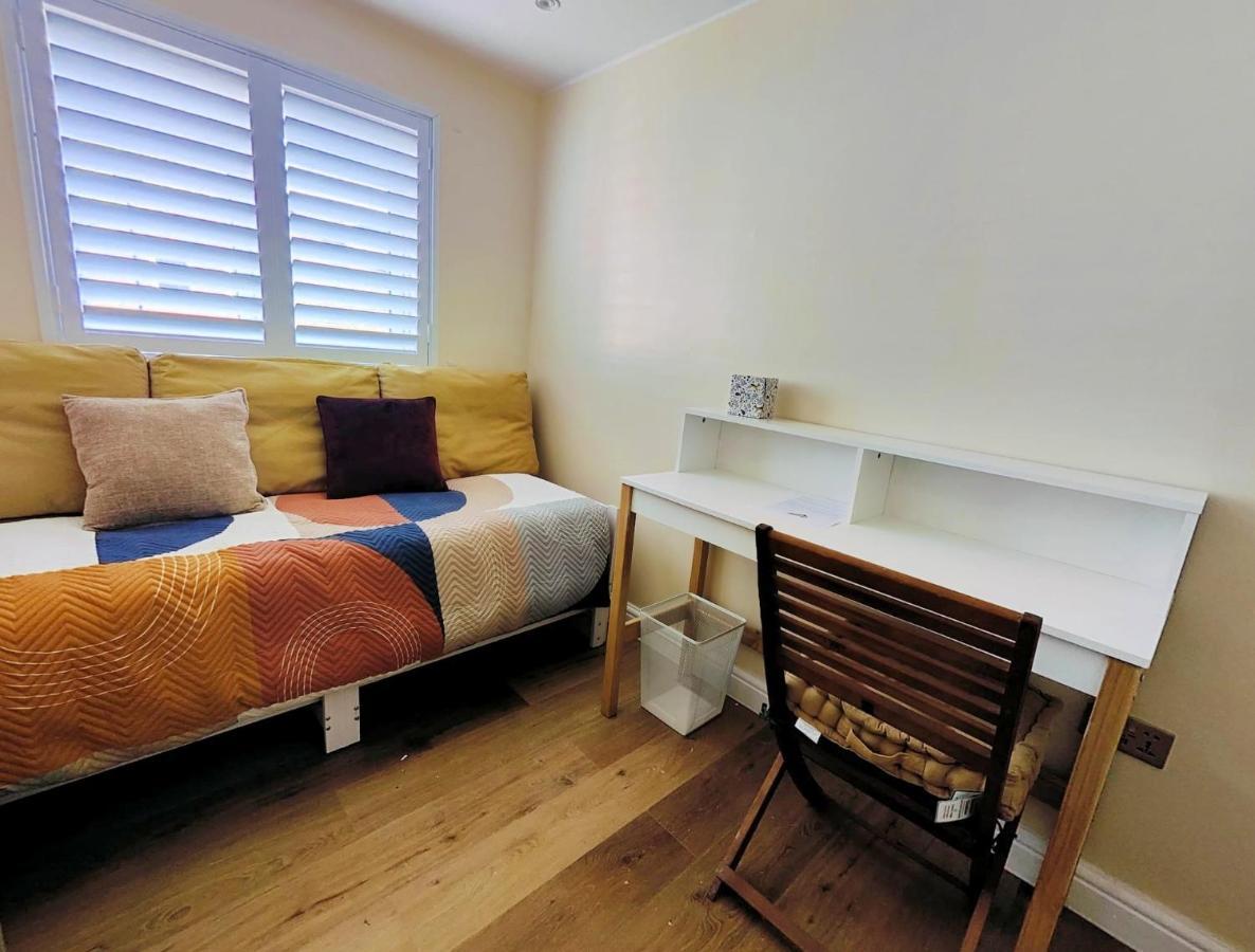 Adel'S House Bed and Breakfast Londres Exterior foto